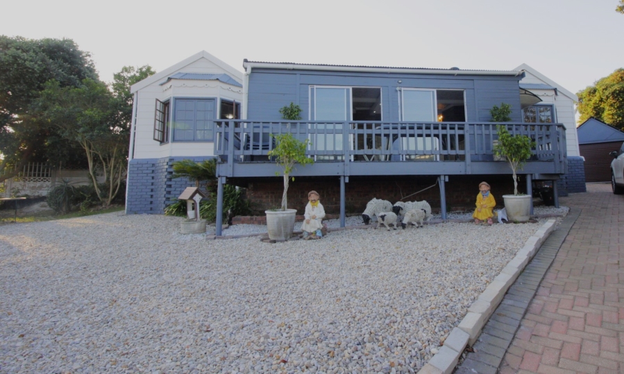 3 Bedroom Property for Sale in Wavecrest Eastern Cape
